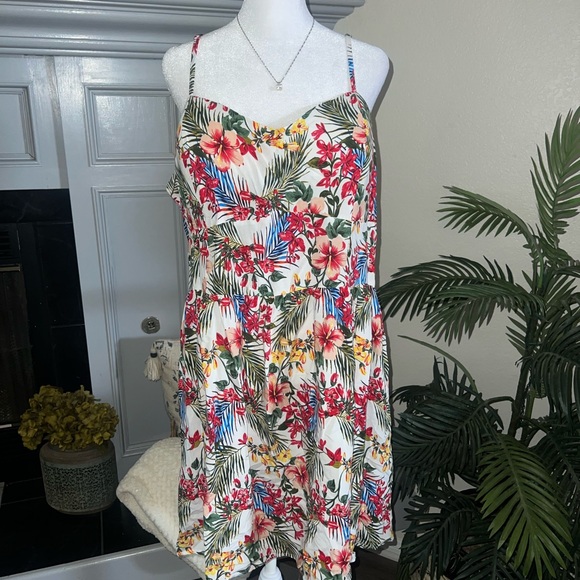 New Look Dresses & Skirts - NWT New Look Multicolor Floral Tropical Dress